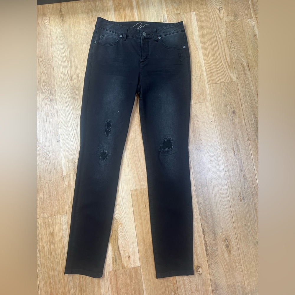 Women’s black ripped jeans
